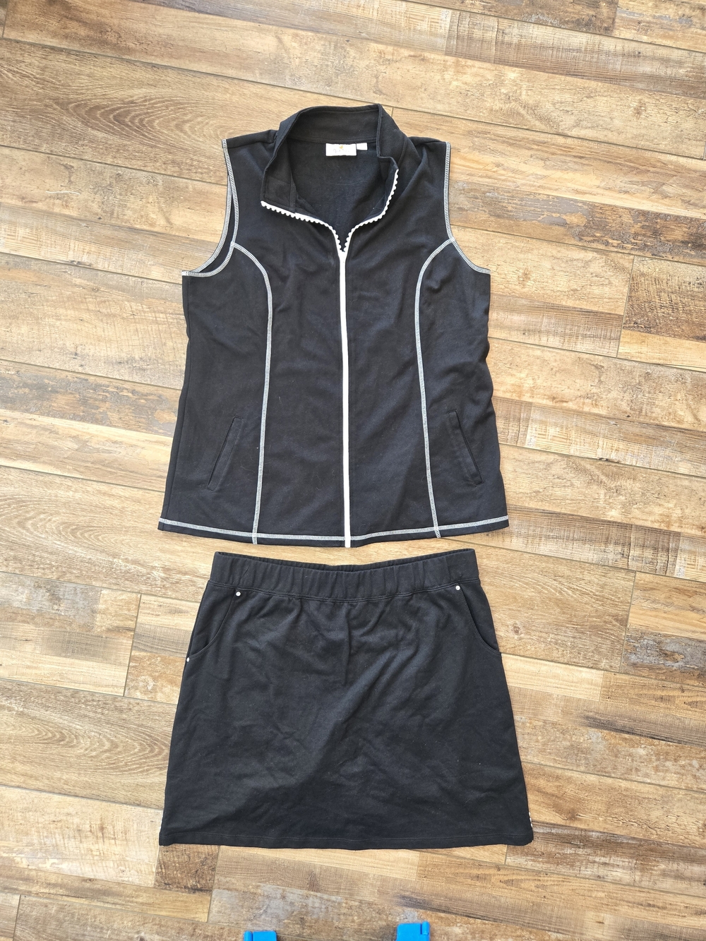 Quacker Factory French Terry Vest & Skort Set Black Size L Rhinestone Zipper